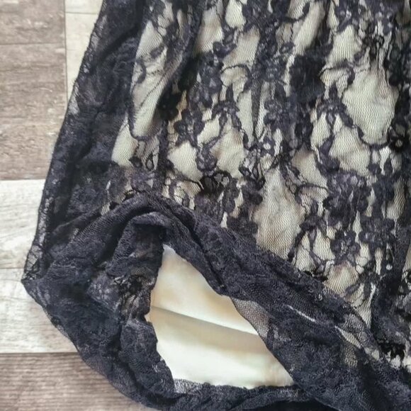 Adorable black lace dress. Nude lining. - Picture 3 of 6